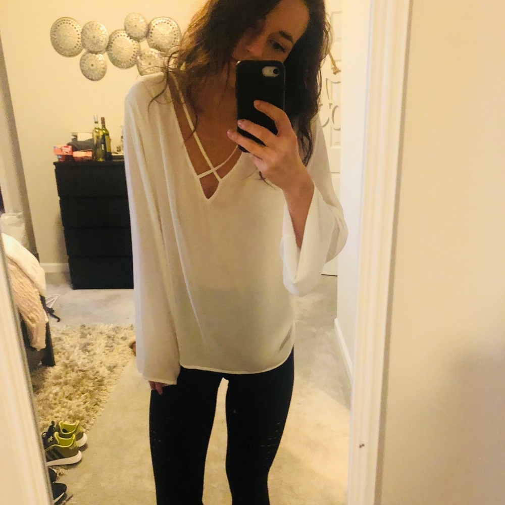 LUSH white top. Size M.